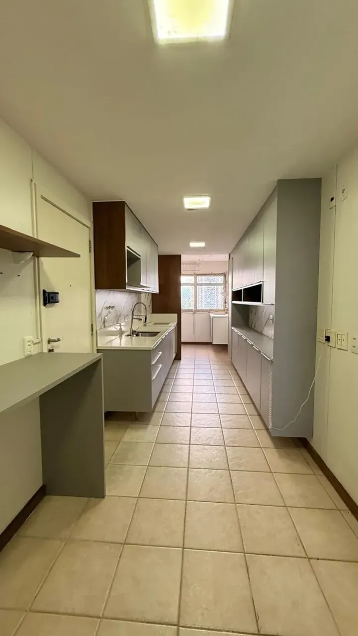 Apartment with 3 suites and a closed kitchen — photo 10