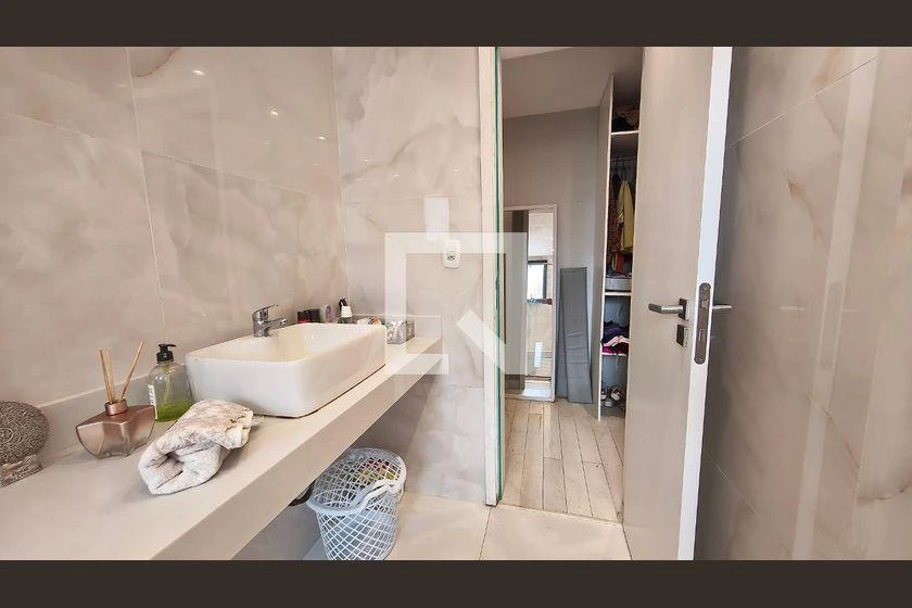 5-bedroom house with a bathtub in Rio de Janeiro — photo 6