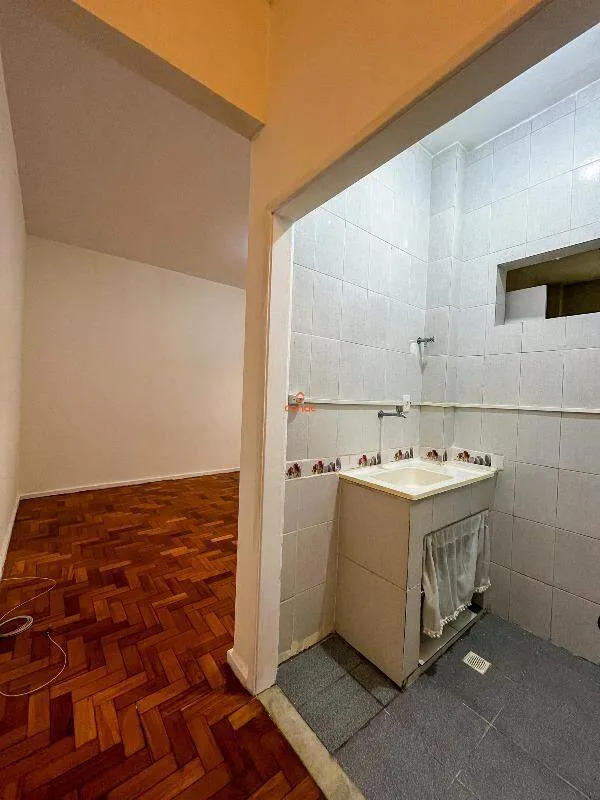 Apartment on the 4th floor with wood or laminate floors — photo 9
