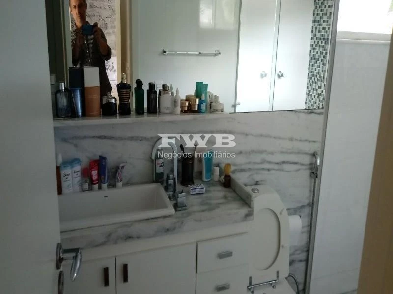 11-bedroom house with a walk-in closet in Rio de Janeiro — photo 47