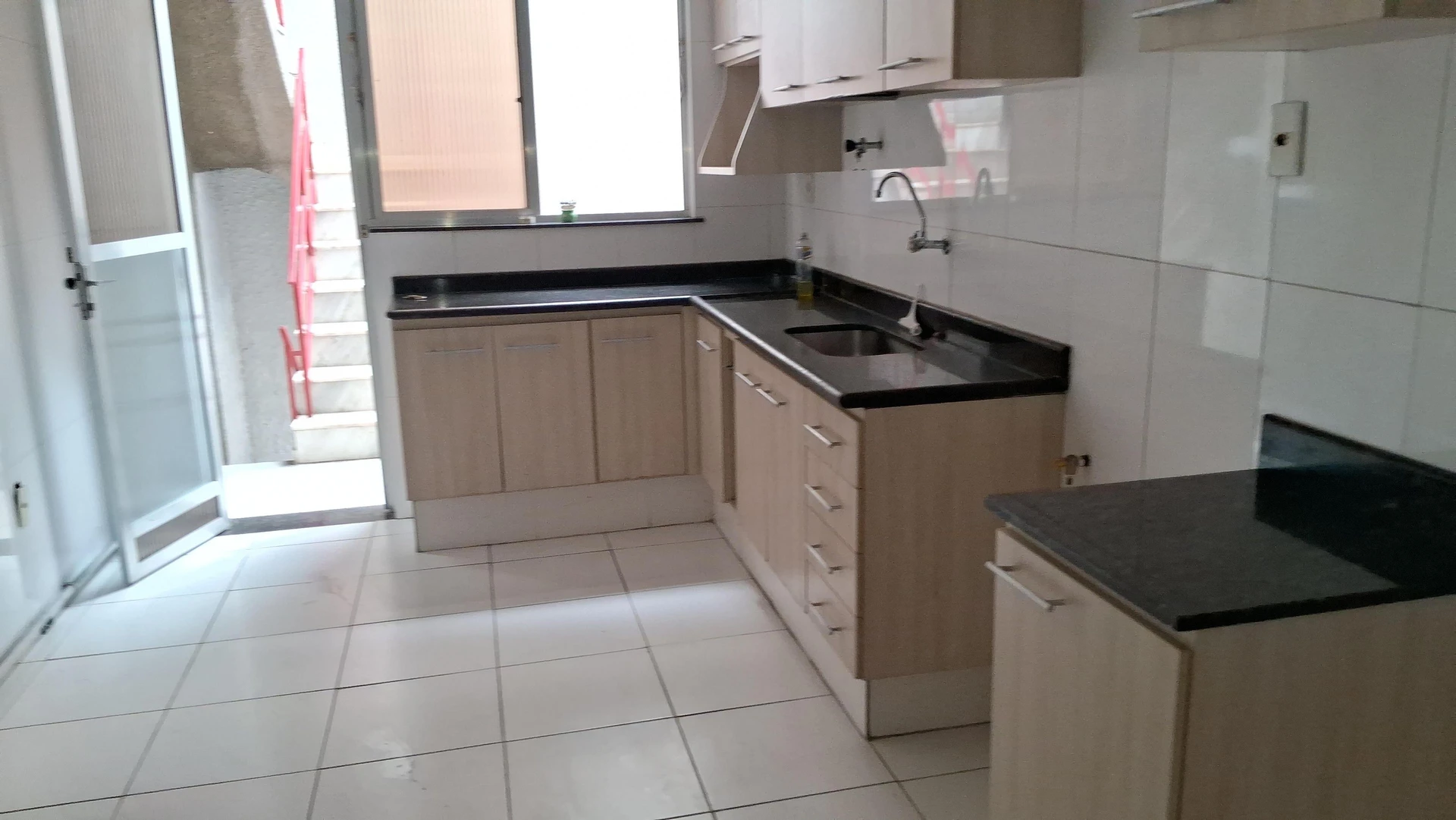 Unfurnished house with 6 bedrooms and private garden — photo 13