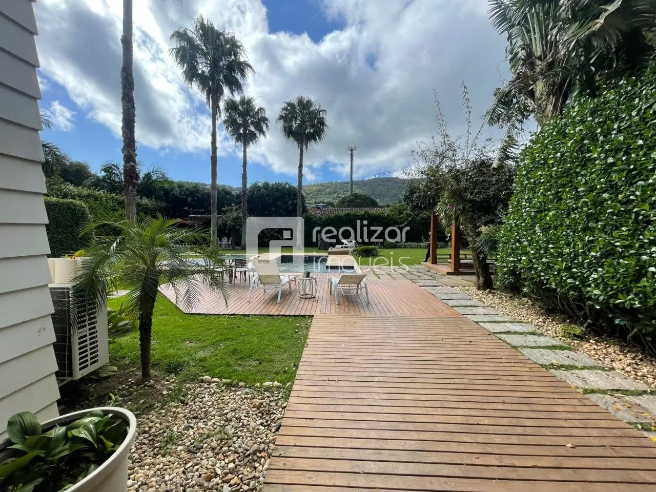 Casa de 5 dormitorios con balcón cerrado con vidrio — photo 32