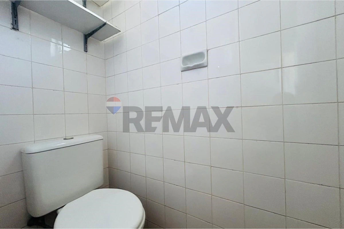 One-bedroom apartment in a building with a sauna — photo 7