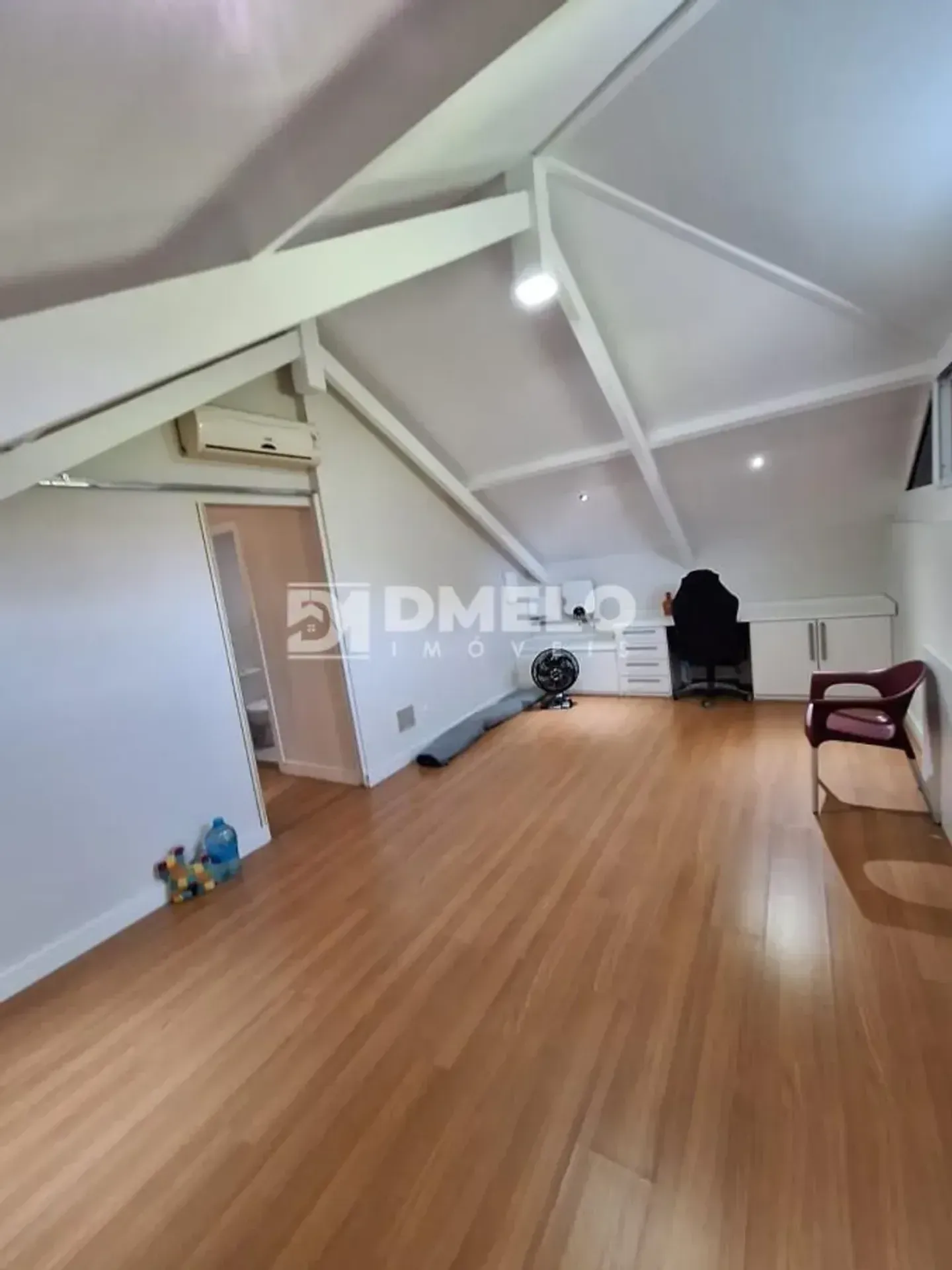 Furnished house with 4 bedrooms and open-plan kitchen — photo 23