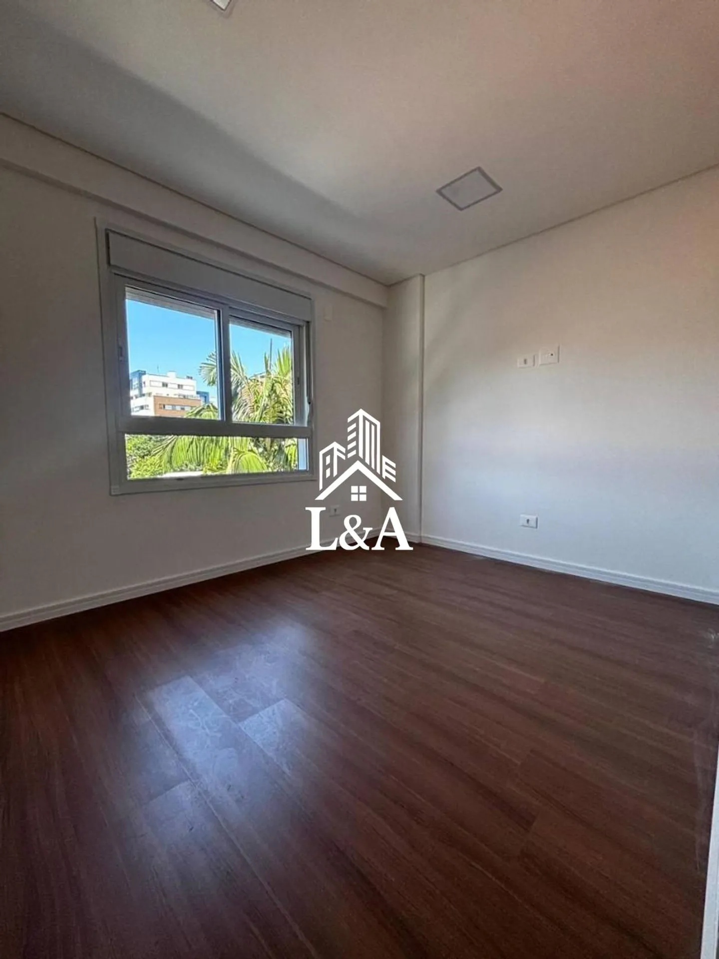 2-bedroom apartment in a building with a coworking space — photo 6