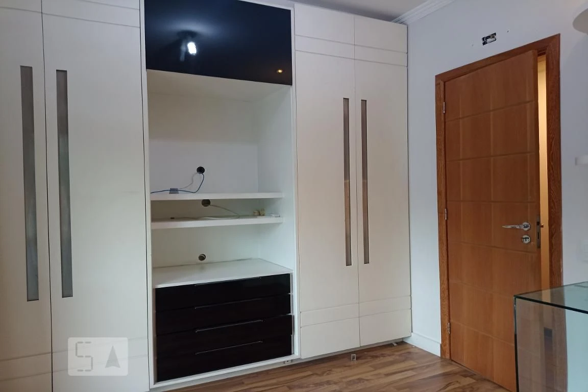 Apartamento de 4 quartos com janelas do piso ao teto — photo 48