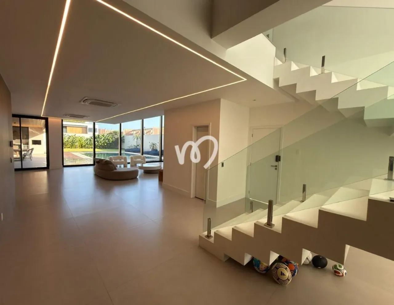 Furnished house with 5 bedrooms and an open kitchen — photo 13