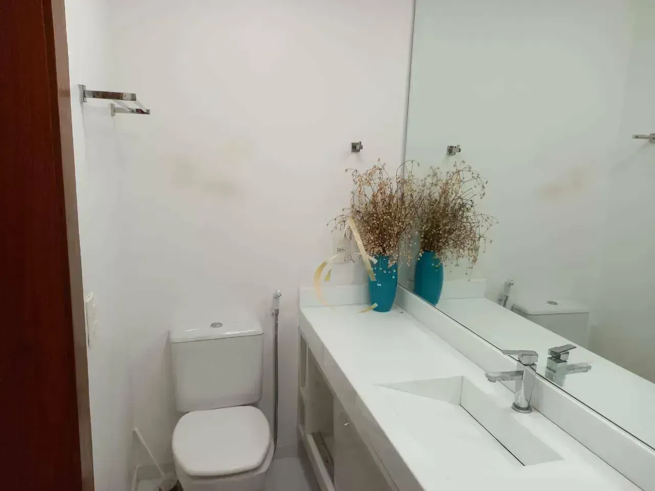 Casa mobiliada com cozinha aberta e fogão a gás — photo 18