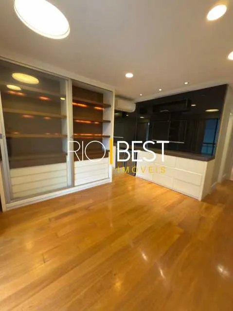 Furnished apartment with an open-plan kitchen and 4 bedrooms — photo 9