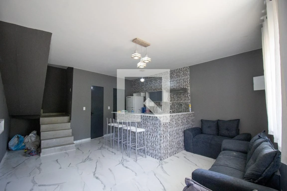 Furnished house with 2 en-suite bedrooms and gas kitchen