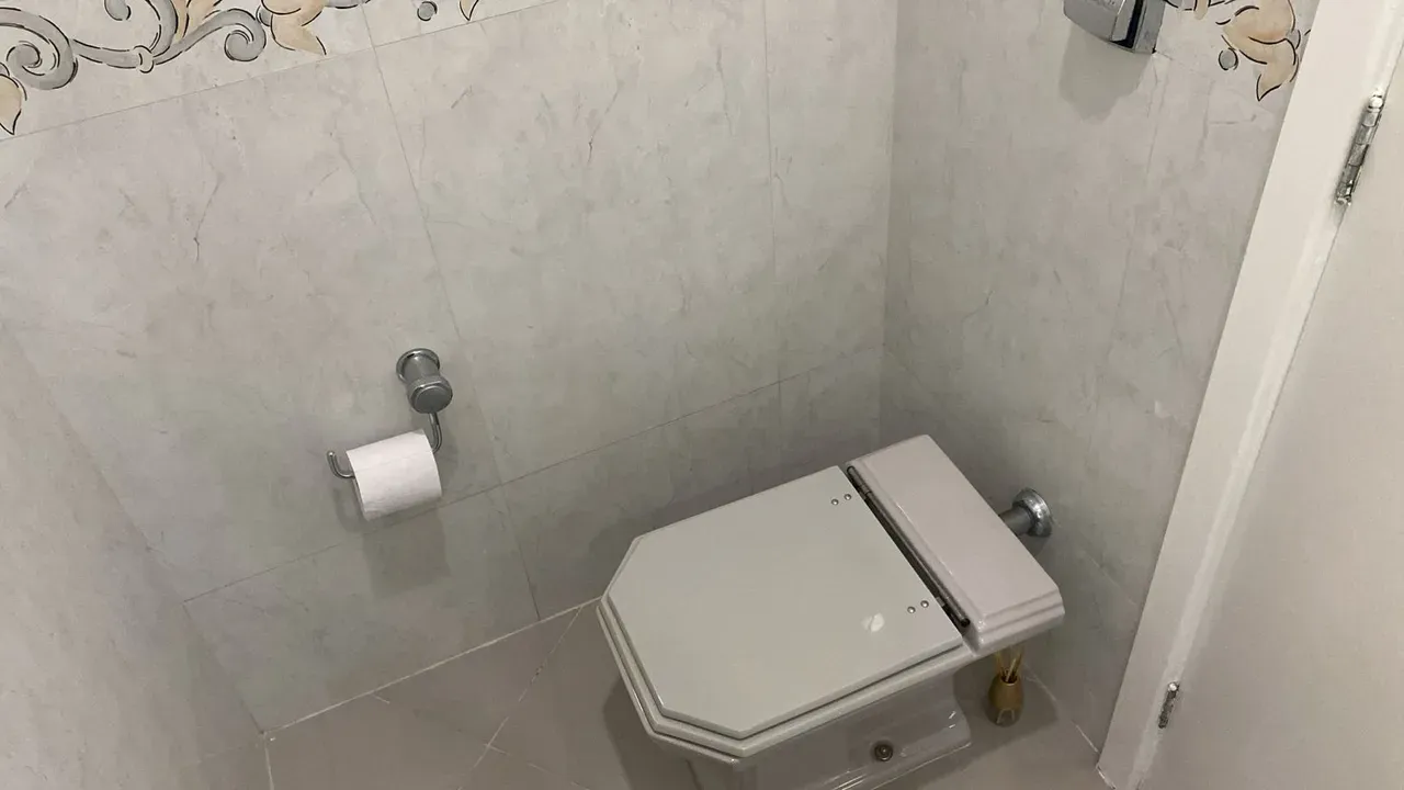 Furnished 369 m² apartment with a closed kitchen — photo 4