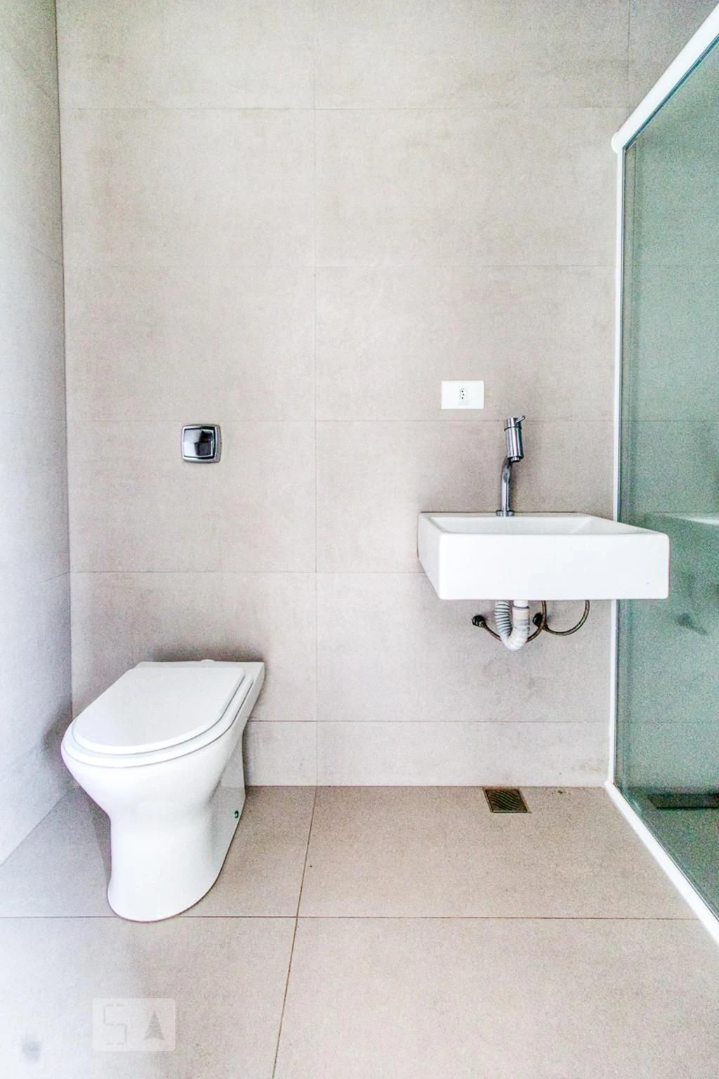 House with 3 bedrooms and 4 bathrooms with a closed kitchen — photo 68