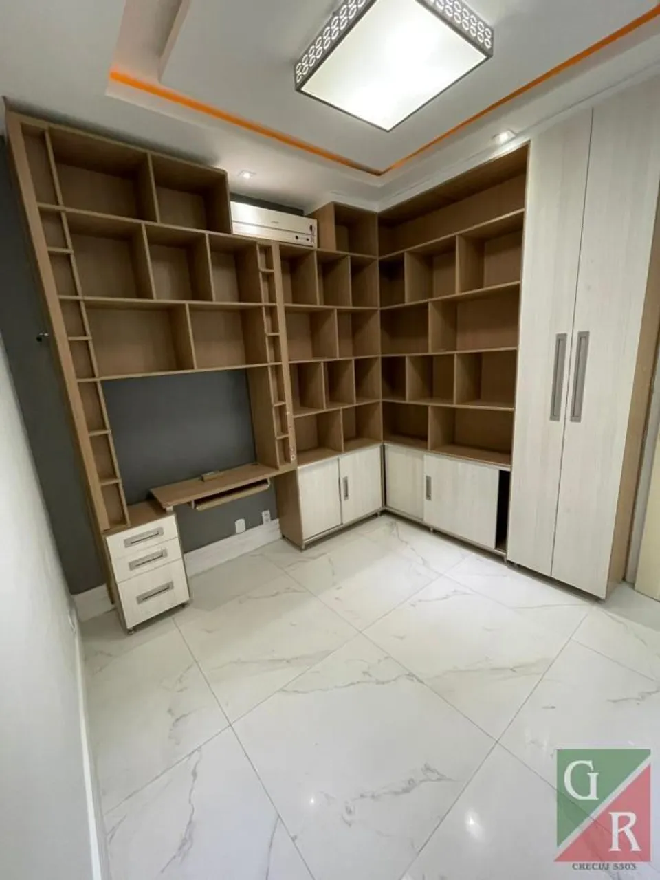 3-bedroom apartment with an open-plan kitchen — photo 9
