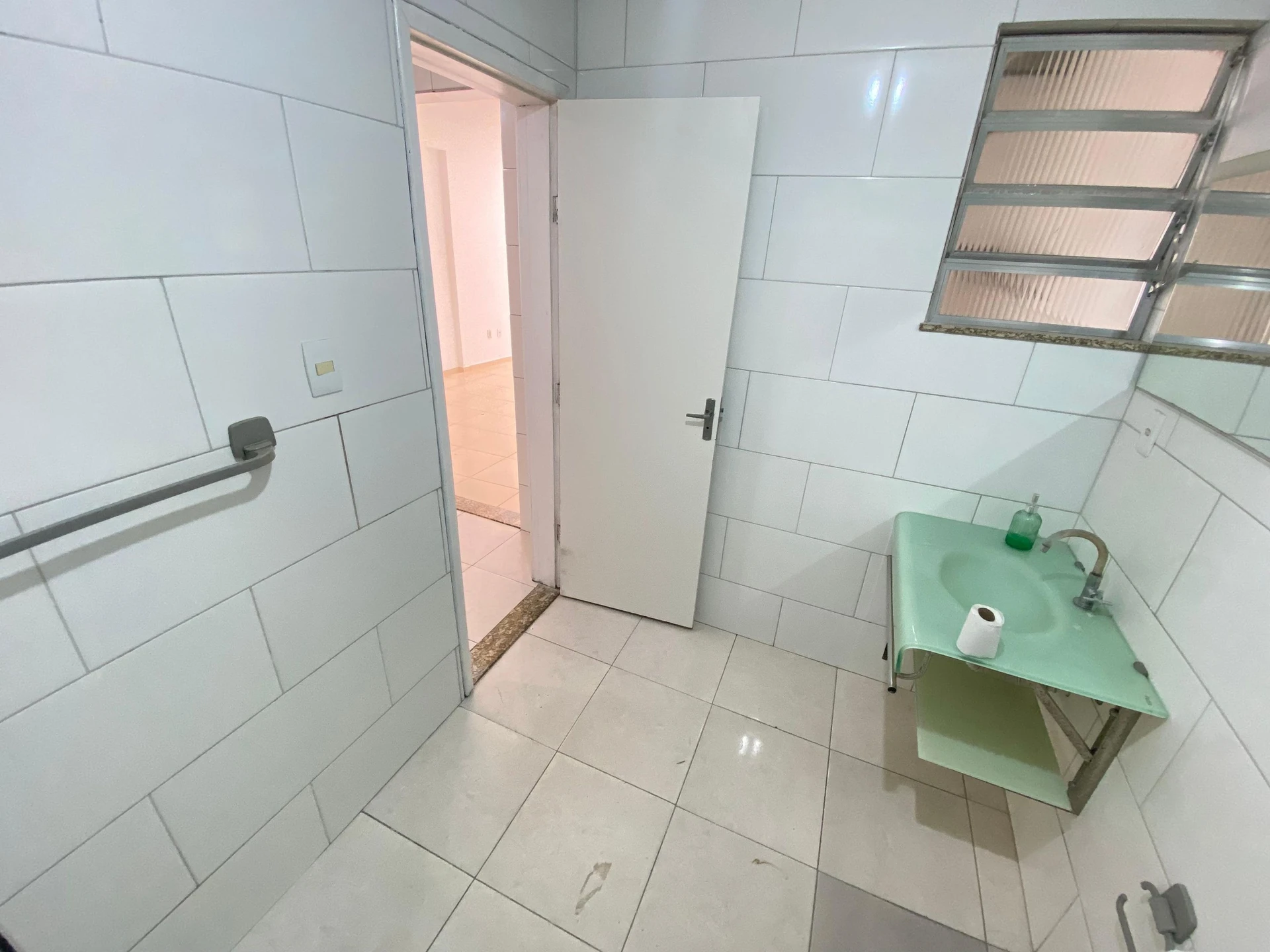 House with 2 bedrooms and a glass-enclosed shower — photo 37