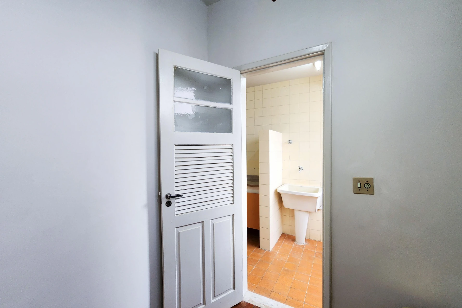 2-bedroom apartment in a building with a pool — photo 33