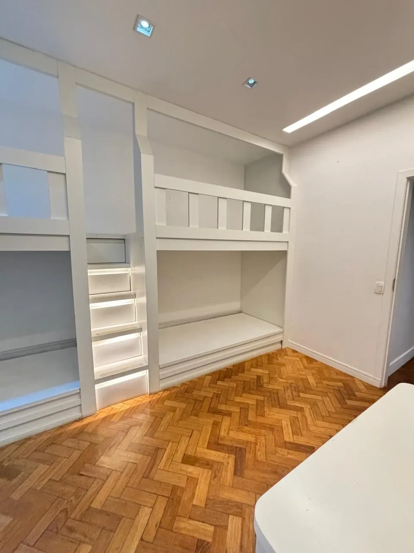 Apartamento sem mobília com ar-condicionado e 4 quartos — photo 29