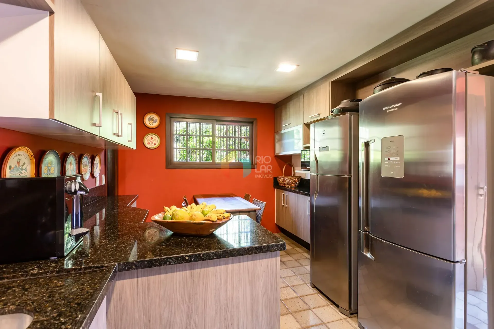 392 m² house with a home office and a grill on the balcony — photo 41