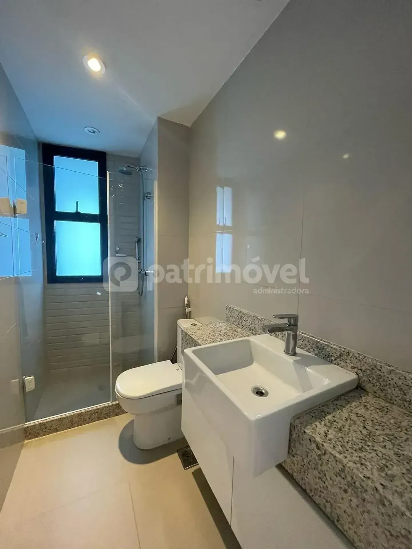 Невмебльована квартира з 3 кімнатами та 197 м² — photo 45