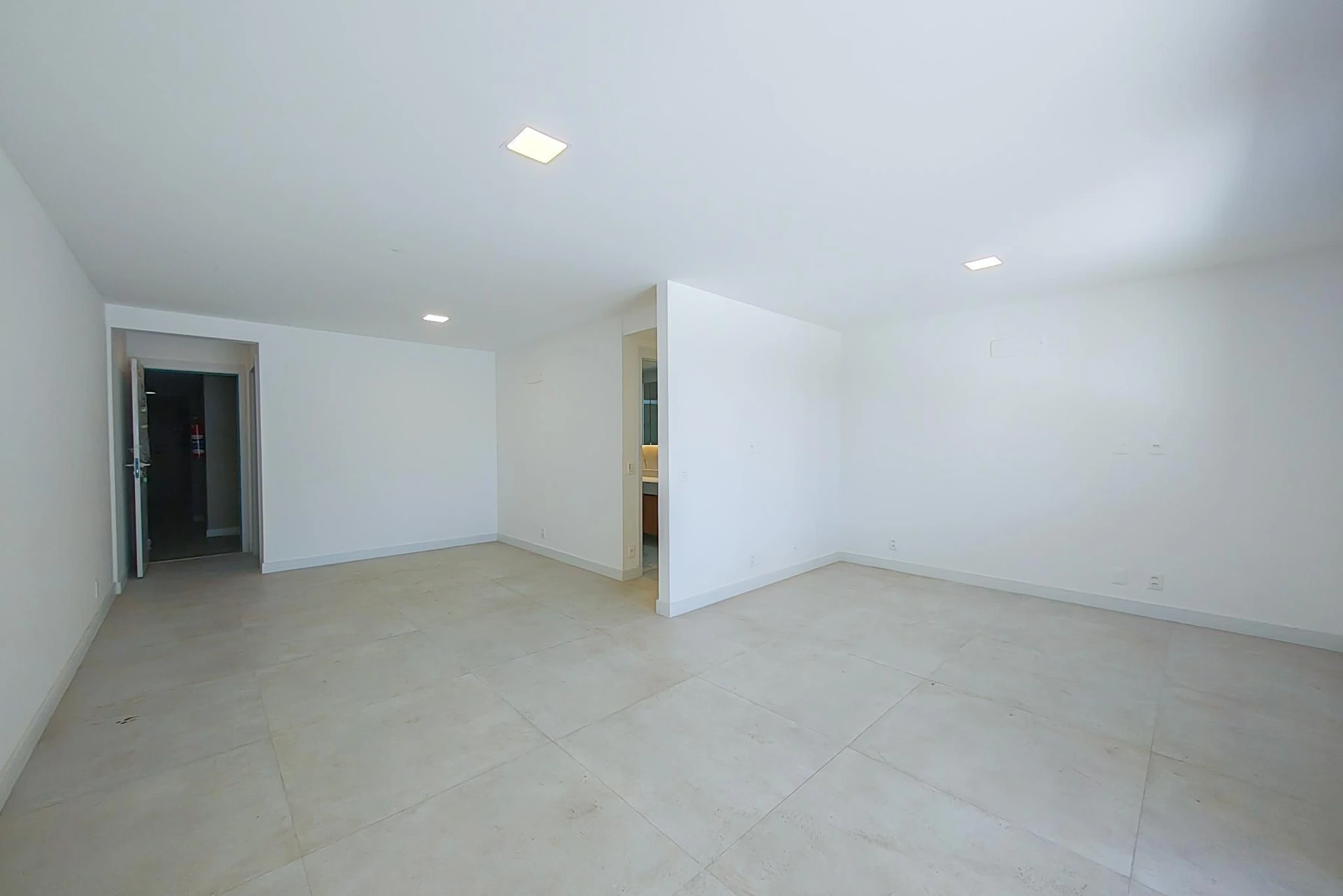 Apartment, 143 m², with a grill on the balcony — photo 25