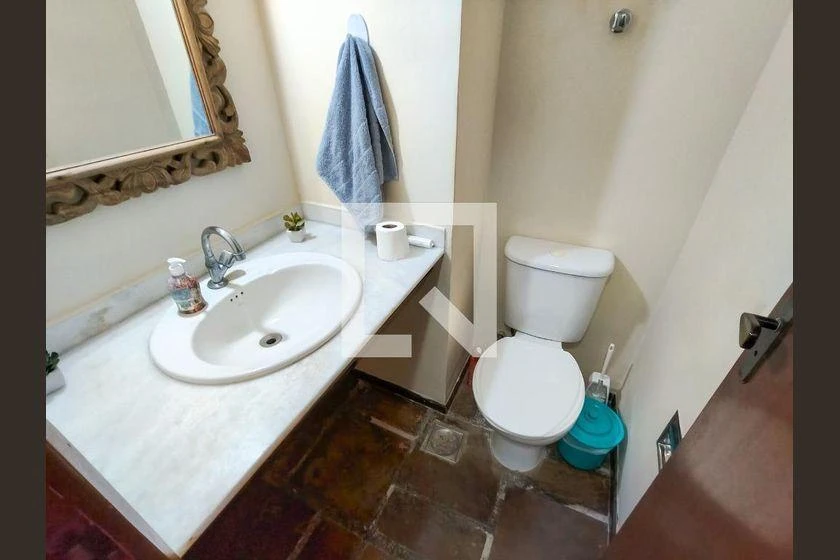 Glass-enclosed balcony in a 3-bedroom apartment, 107 m² — photo 2
