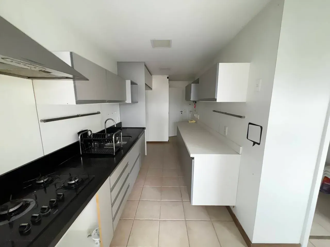 Apartamento com 4 quartos e varanda de vidro — photo 18