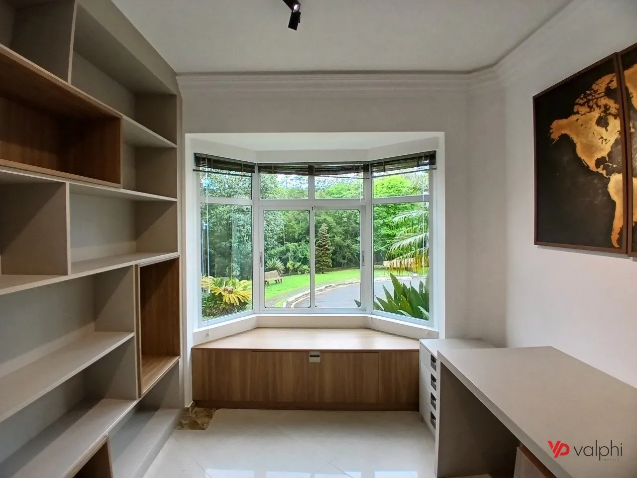 4-bedroom house with a grill on the balcony — photo 20
