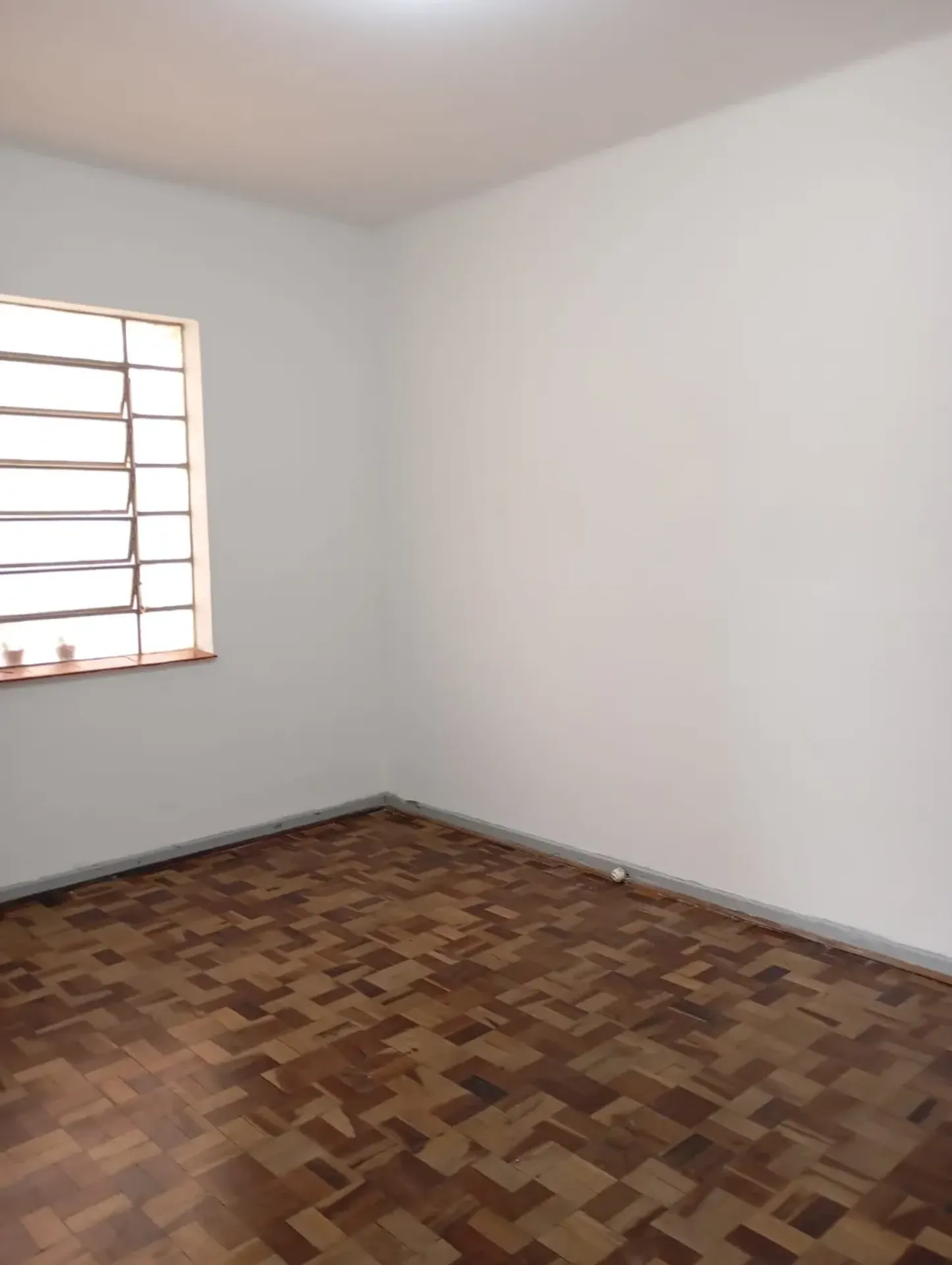Wood or laminate floors in a 4-bedroom apartment, 110 m² — photo 5