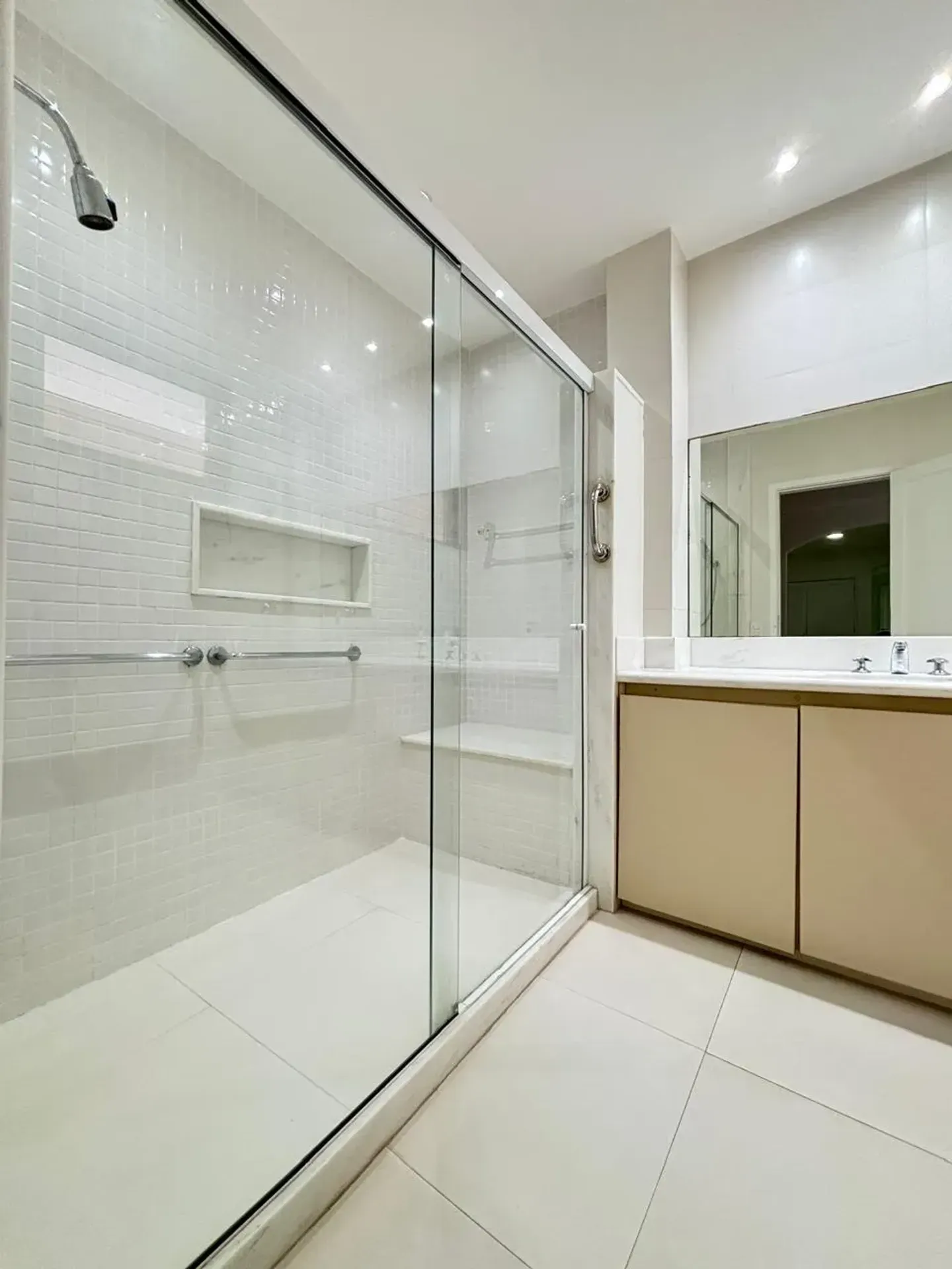 Apartment, 280 m², with a water view — photo 15