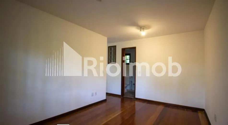 Casa de 4 dormitorios con 4 baños y parrilla embutida — photo 10