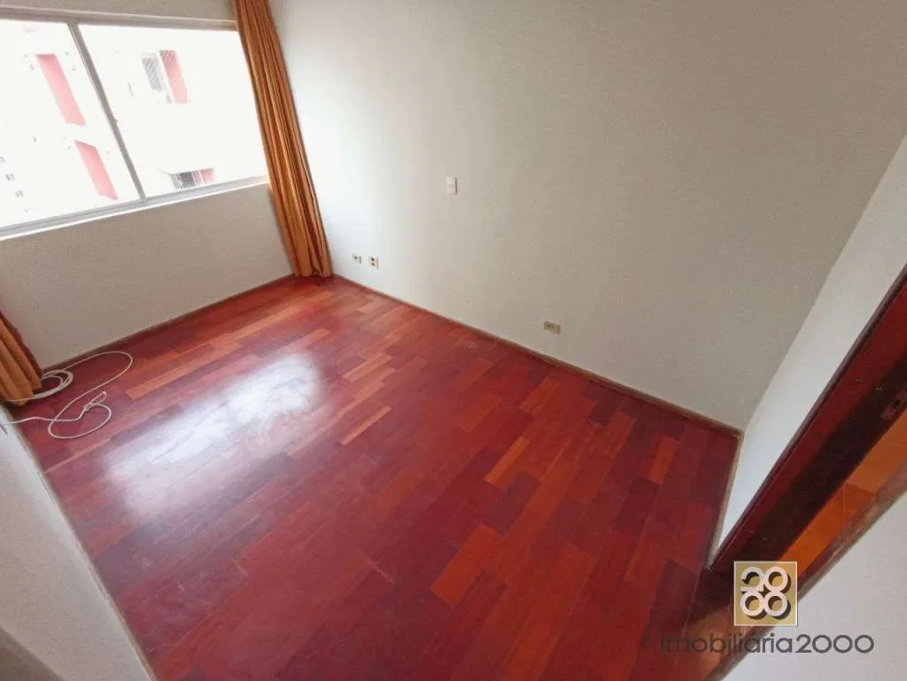 Wood or laminate floors in a 2-bedroom apartment, 67 m² — photo 17