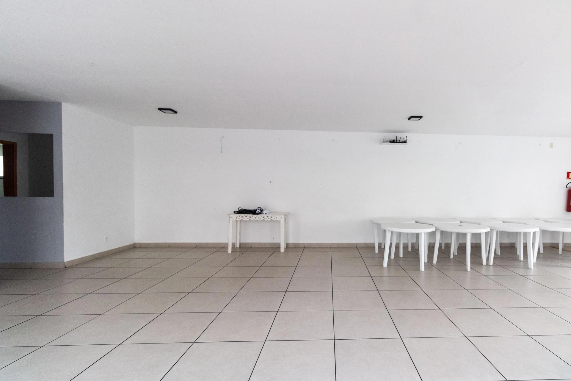 2-bedroom apartment in a building with a pool — photo 41