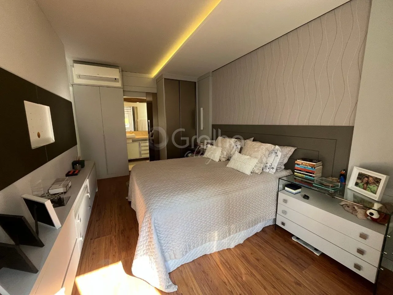 Furnished apartment with 3 bedrooms and 199 m² — photo 3