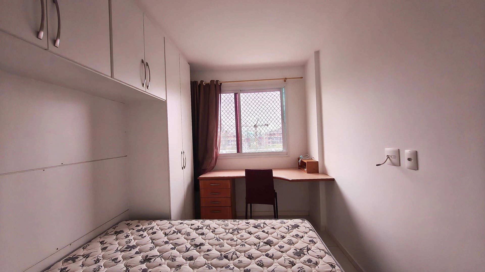 Glass-enclosed balcony in a 2-bedroom apartment, 70 m² — photo 4