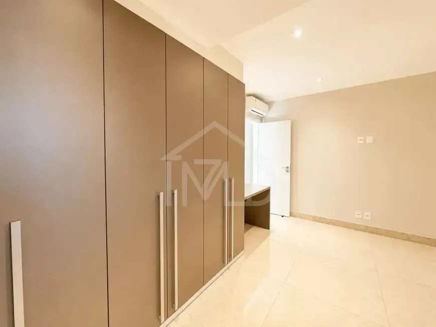 House with 4 bedrooms and 5 bathrooms, 360 m² — photo 8