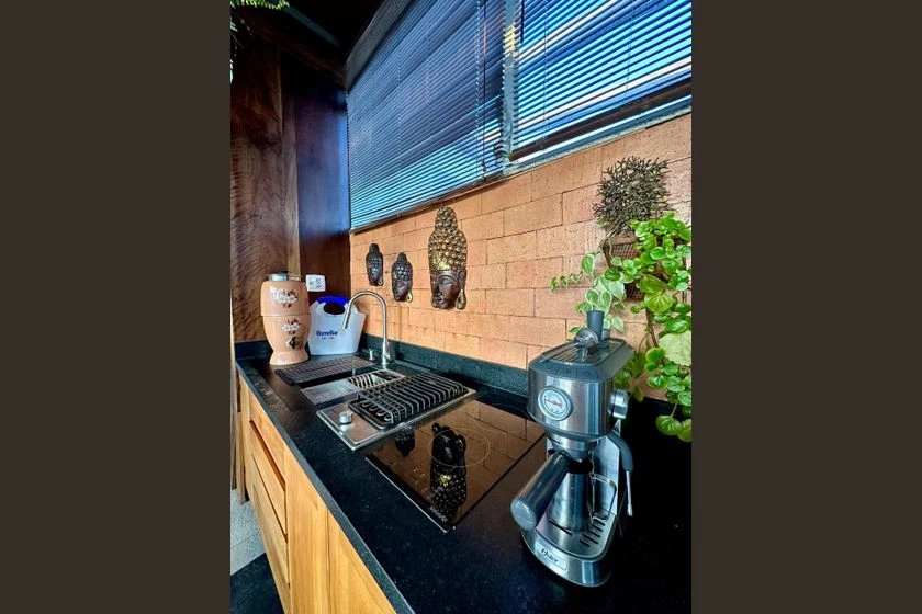 Furnished apartment with balcony and 2 en-suite bedrooms — photo 5