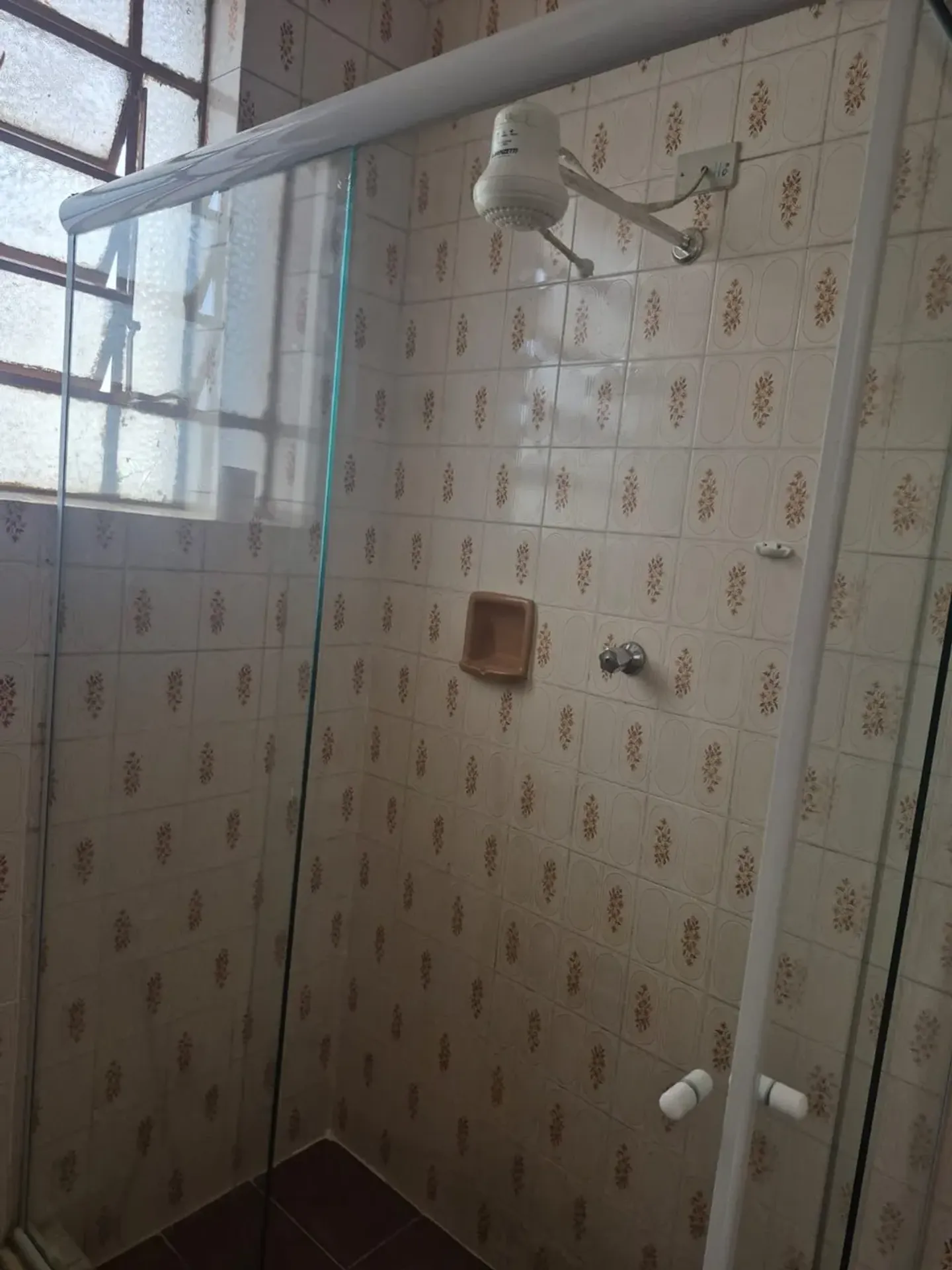 Apartamento sem mobília com cozinha planejada e tanque — photo 34