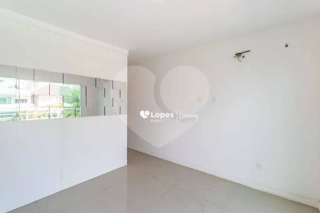 Unfurnished triplex house with 6 en-suite bedrooms and 820 m² — photo 27