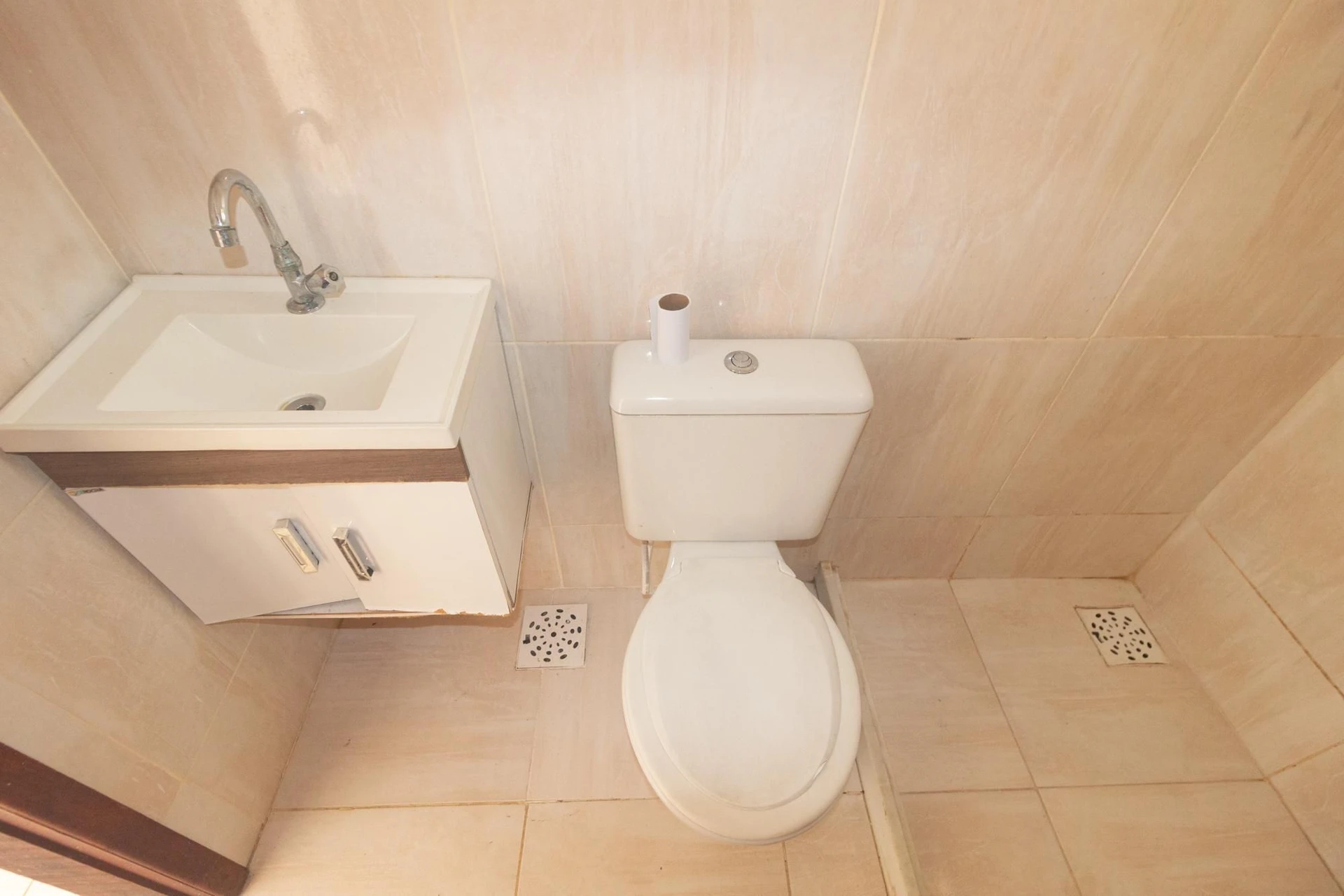 Unfurnished 2-bedroom apartment with 1 bathroom and pets — photo 17