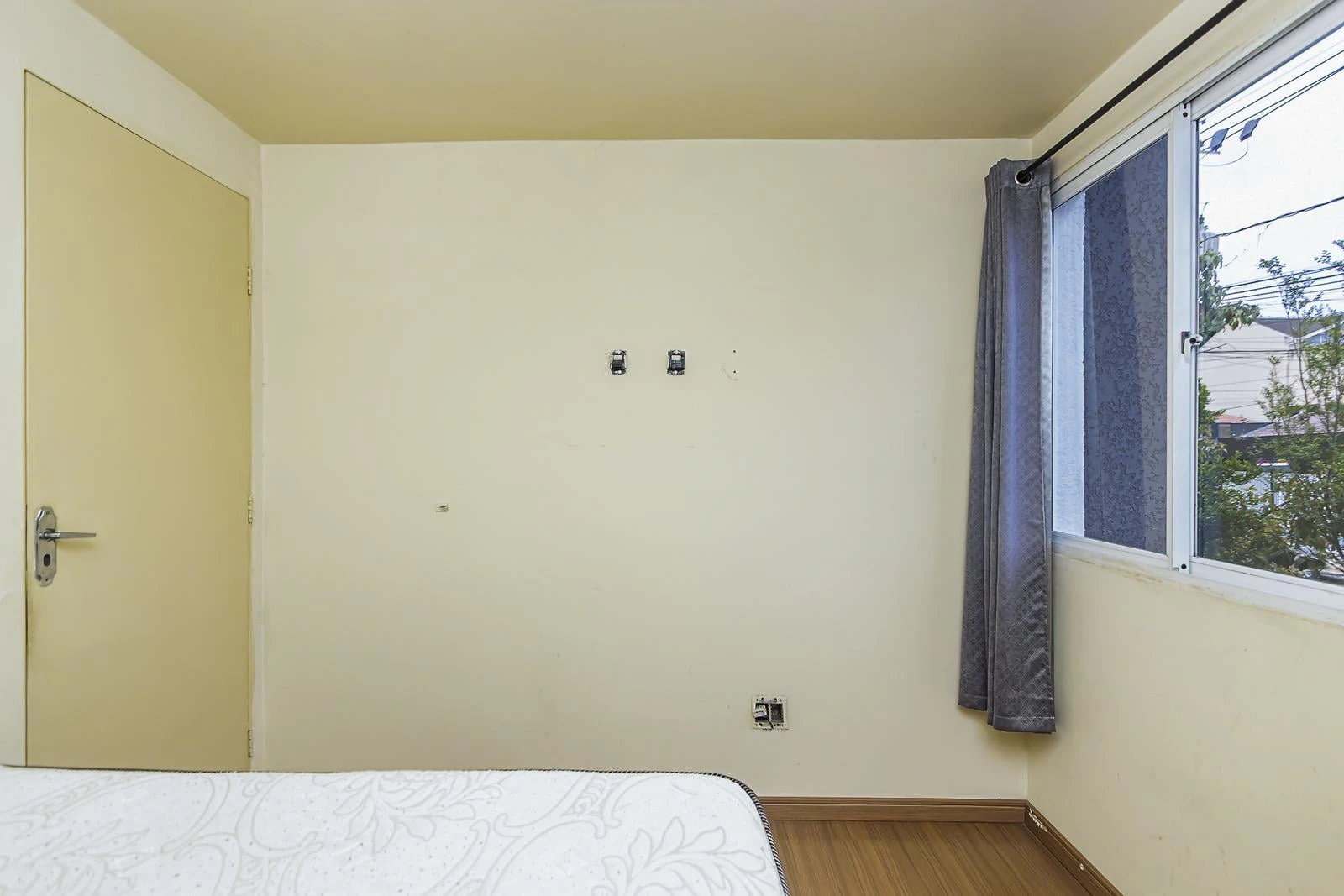 2-bedroom apartment with wood or laminate floors — photo 17