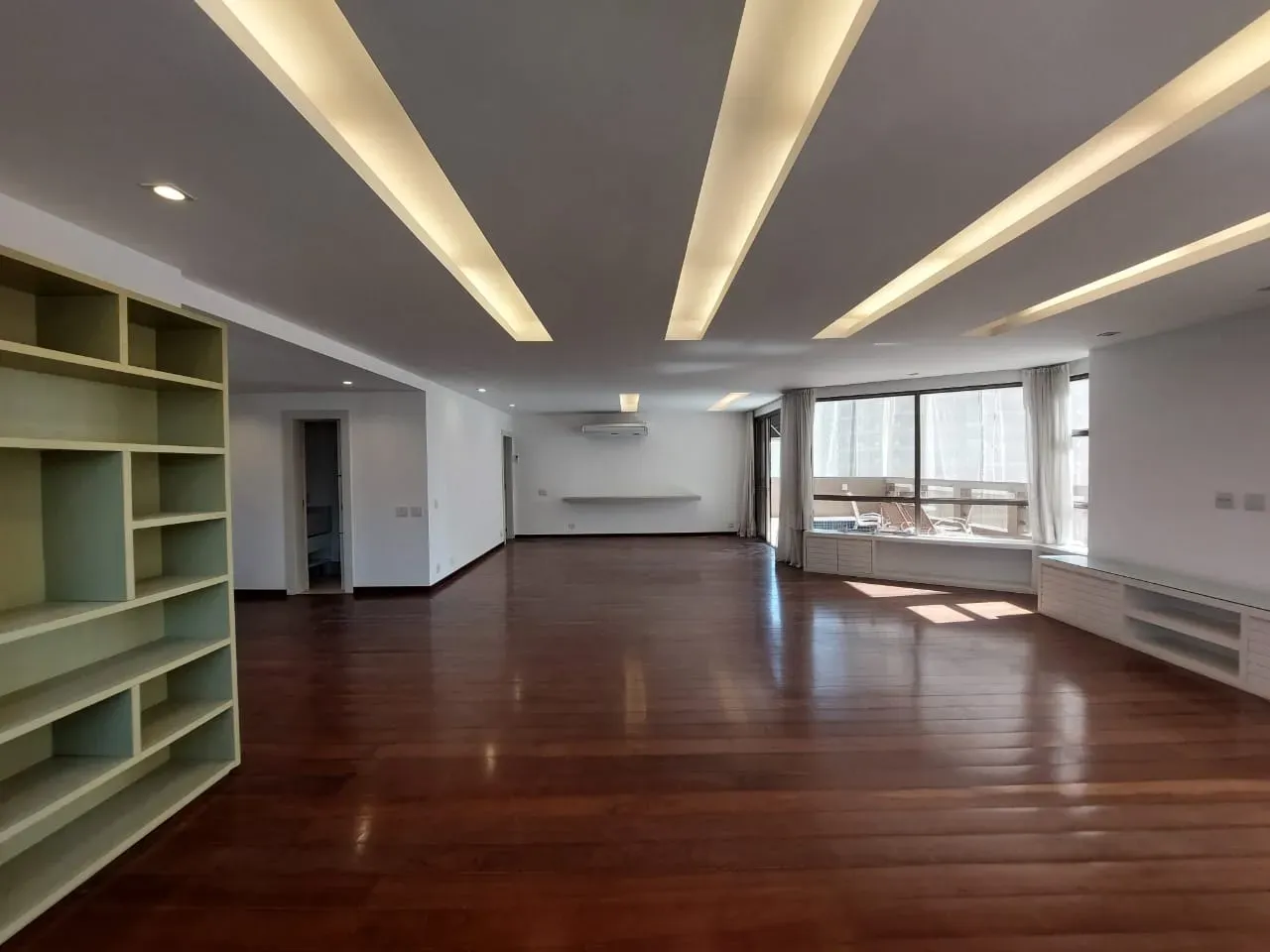 Apartamento com 4 quartos e 5 banheiros, com ar-condicionado — photo 9