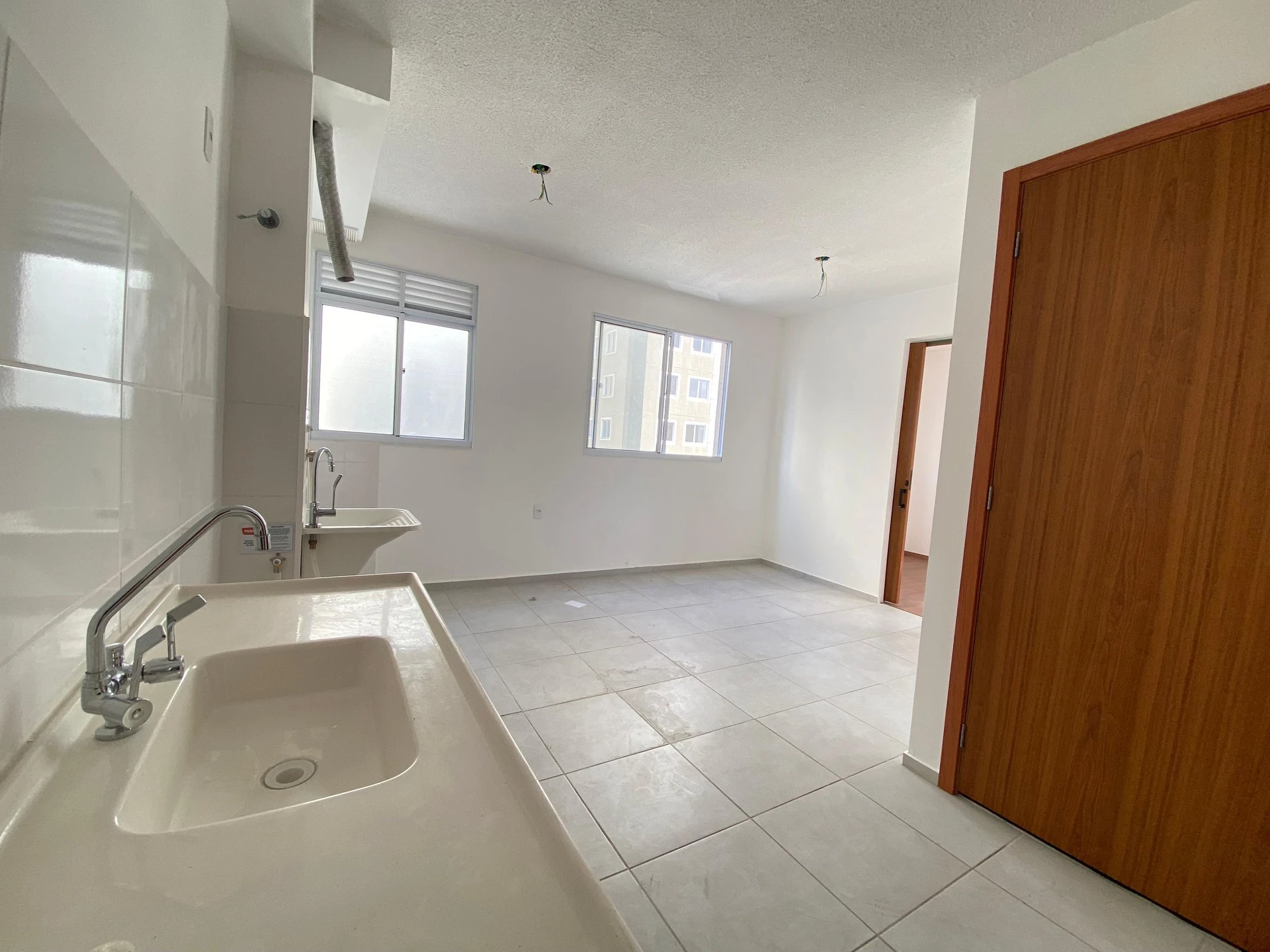 One-bedroom apartment with a grill on the balcony — photo 36