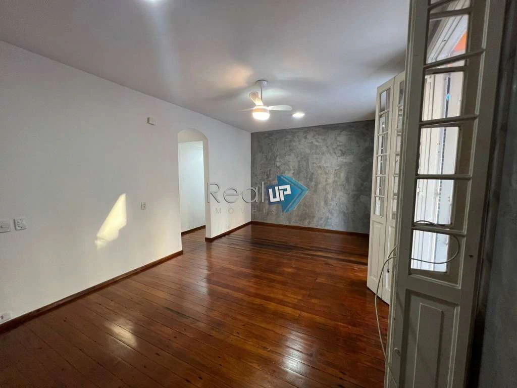2-bedroom apartment with a glazed balcony — photo 4