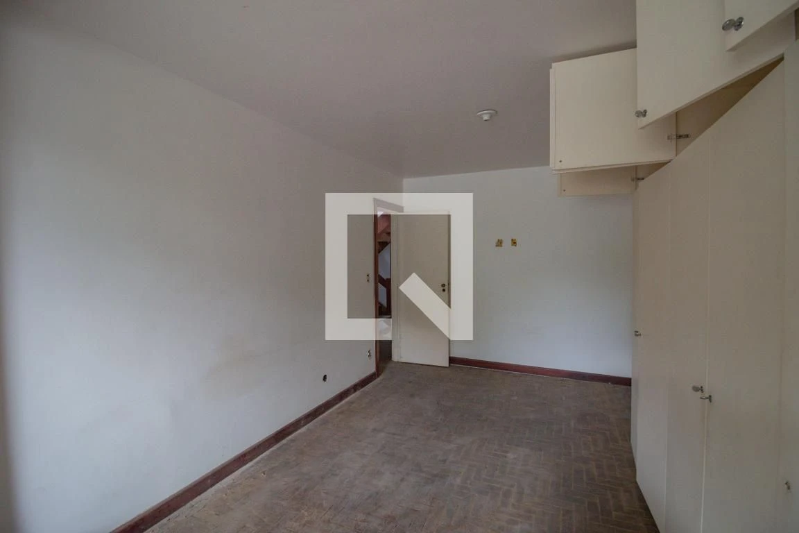 Casa com 4 quartos e 6 banheiros, com cozinha independente — photo 25