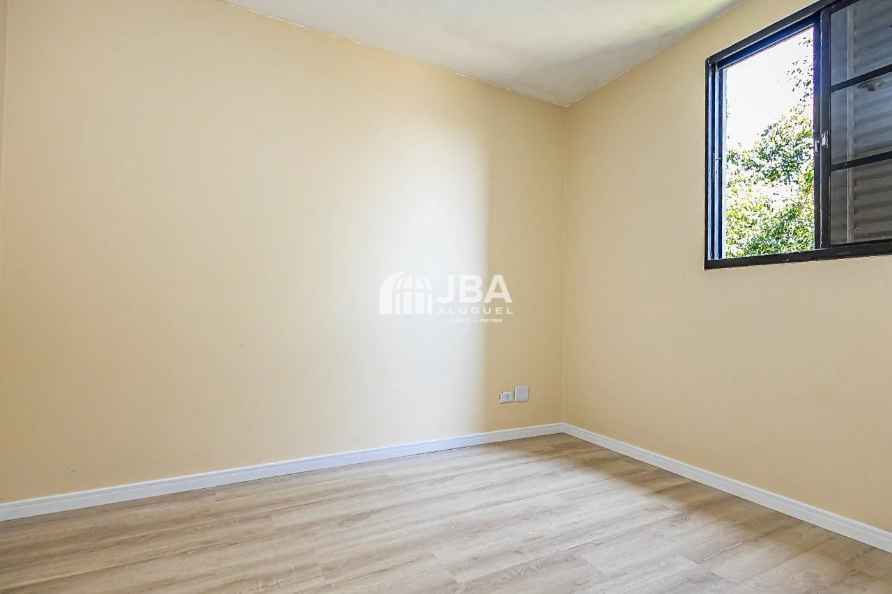 Wood or laminate floors in a 2-bedroom apartment, 68 m² — photo 2