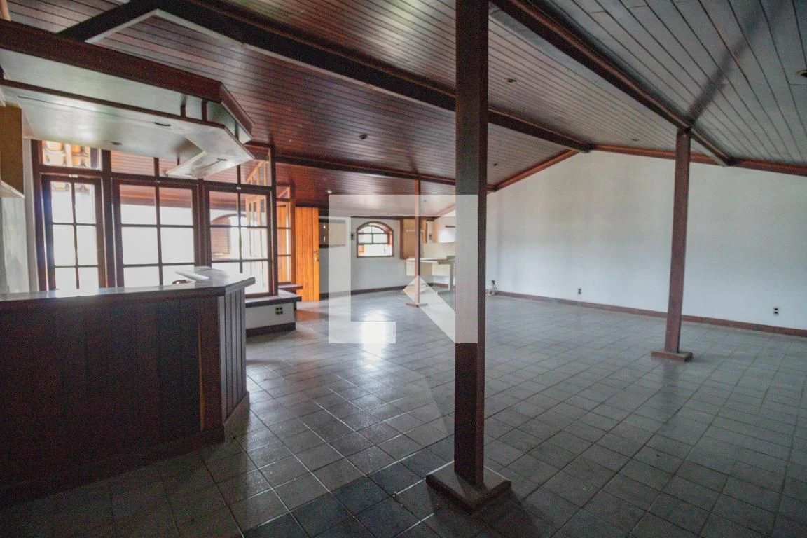 Casa com 4 quartos e 6 banheiros, com cozinha independente — photo 39