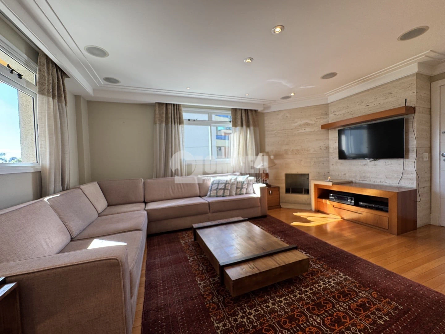 2-bedroom apartment with a bathtub in Curitiba — photo 23