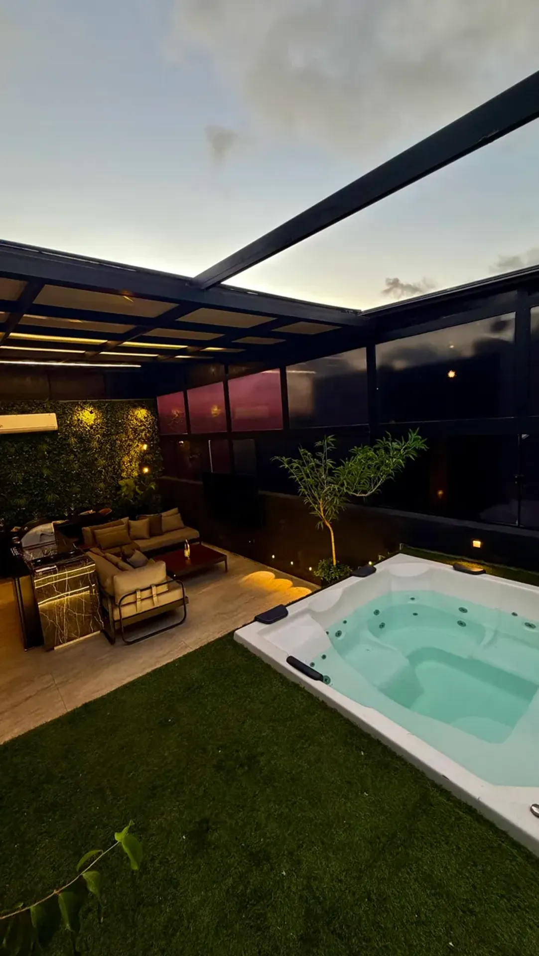 3-bedroom apartment with a grill on the balcony — photo 10