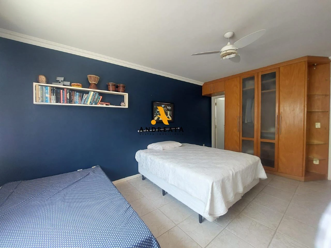 425 m² house with a private pool and a bathtub — photo 16