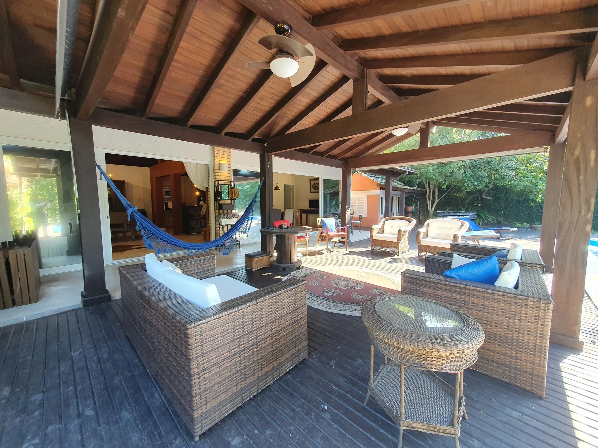 Furnished house with 4 en-suite bedrooms and private garden