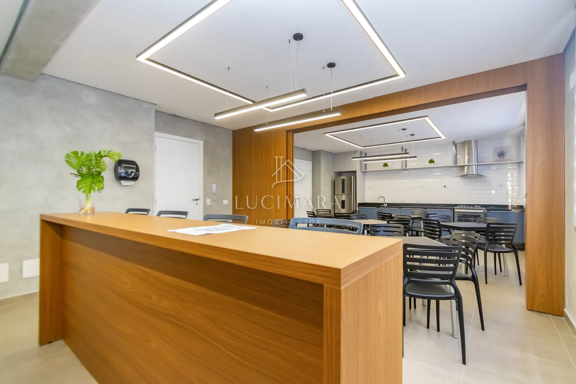 Furnished 1-bedroom apartment with open-plan kitchen — photo 29